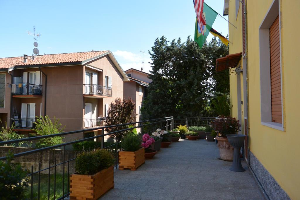 Pavia Ostello Buitenkant foto