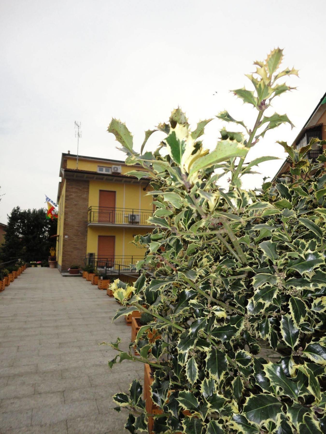 Pavia Ostello Buitenkant foto