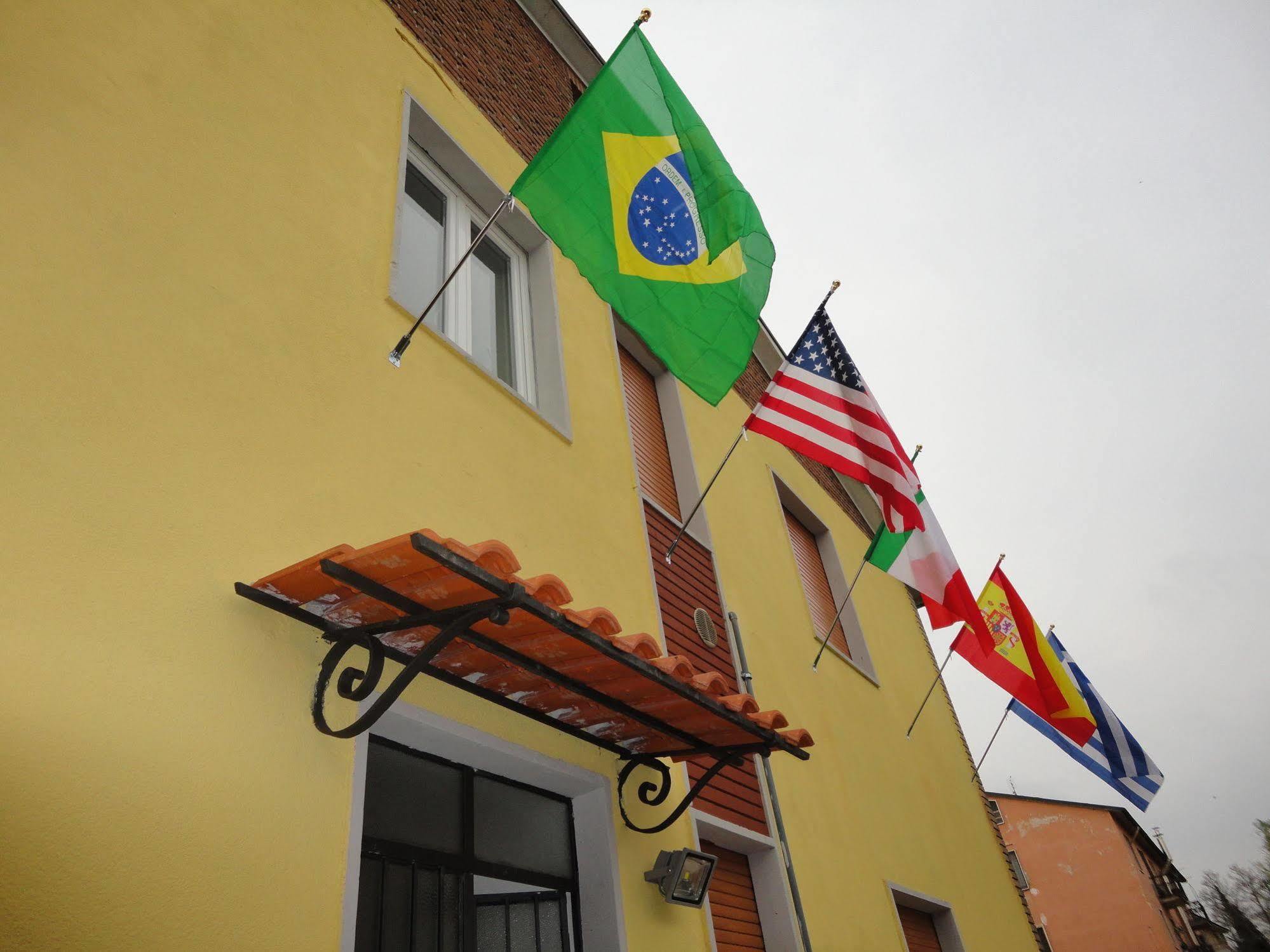 Pavia Ostello Buitenkant foto